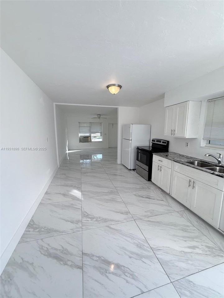 4265 Sw 51st St #4265-1 - Photo 4 of 19