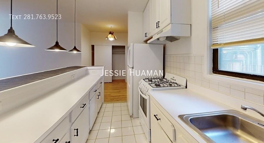 300 1/2 E 65th St #PH - Photo 3 of 9