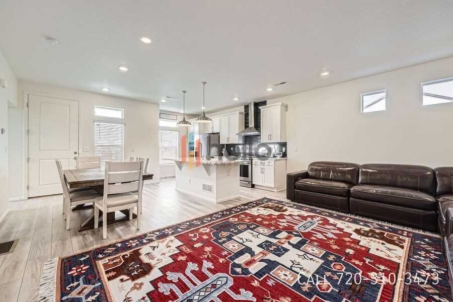 10196 Worchester St - Photo 4 of 27