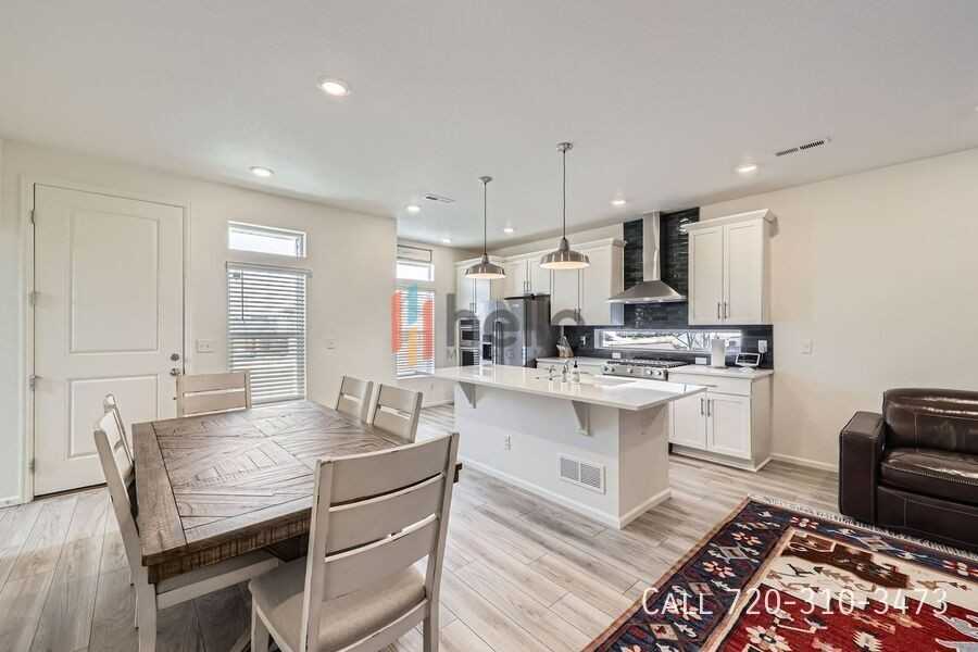 10196 Worchester St - Photo 5 of 27