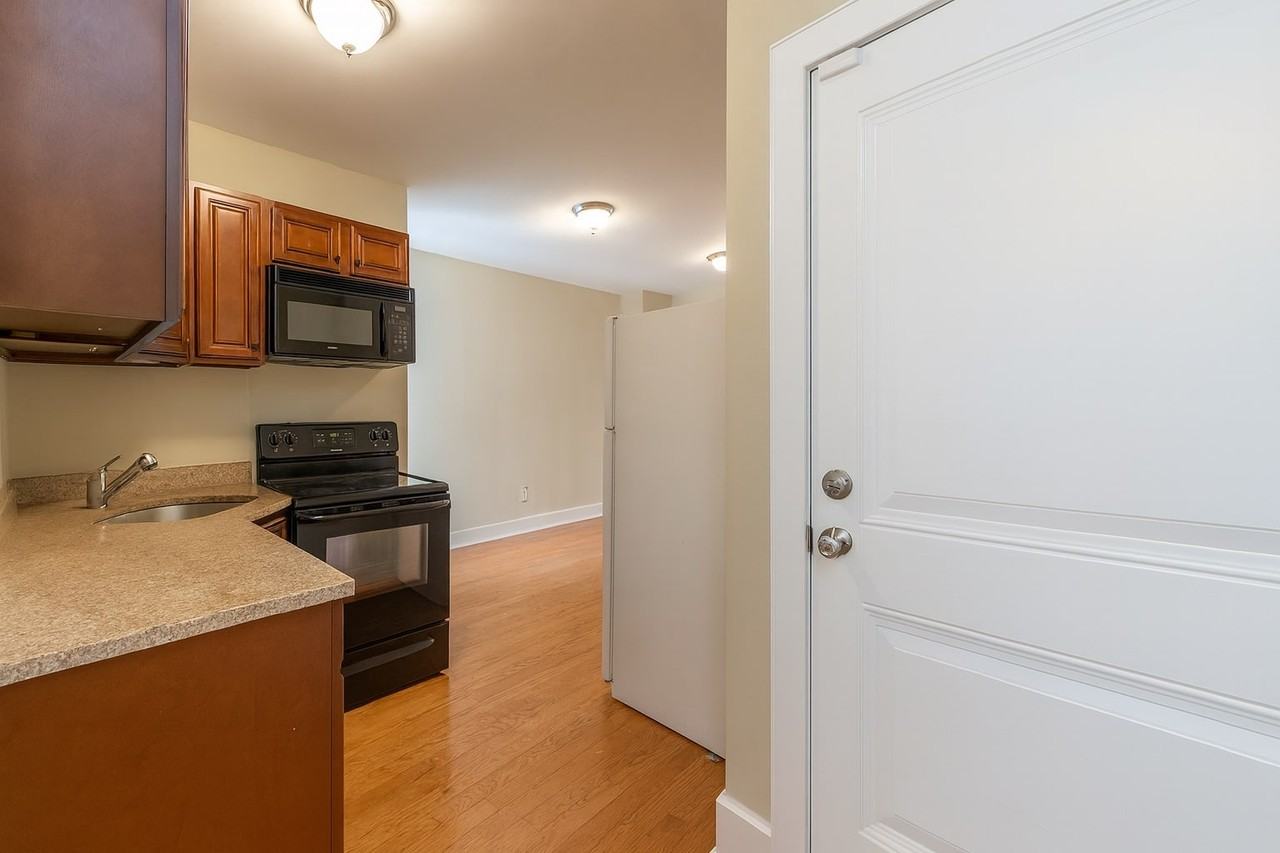 2310 N Park Ave #C - Photo 3 of 10