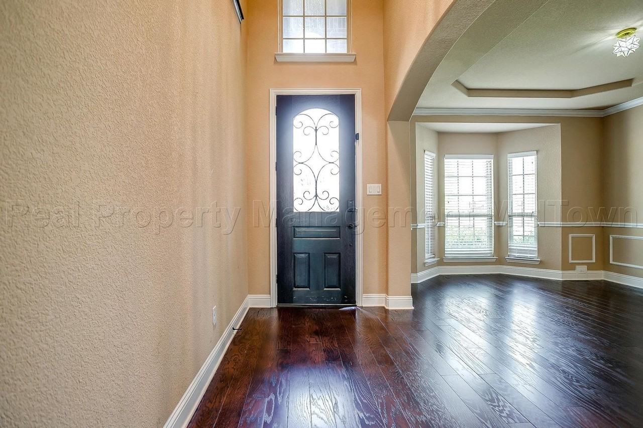 2911 Pino - Photo 4 of 37