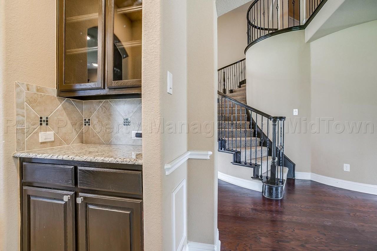 2911 Pino - Photo 7 of 37