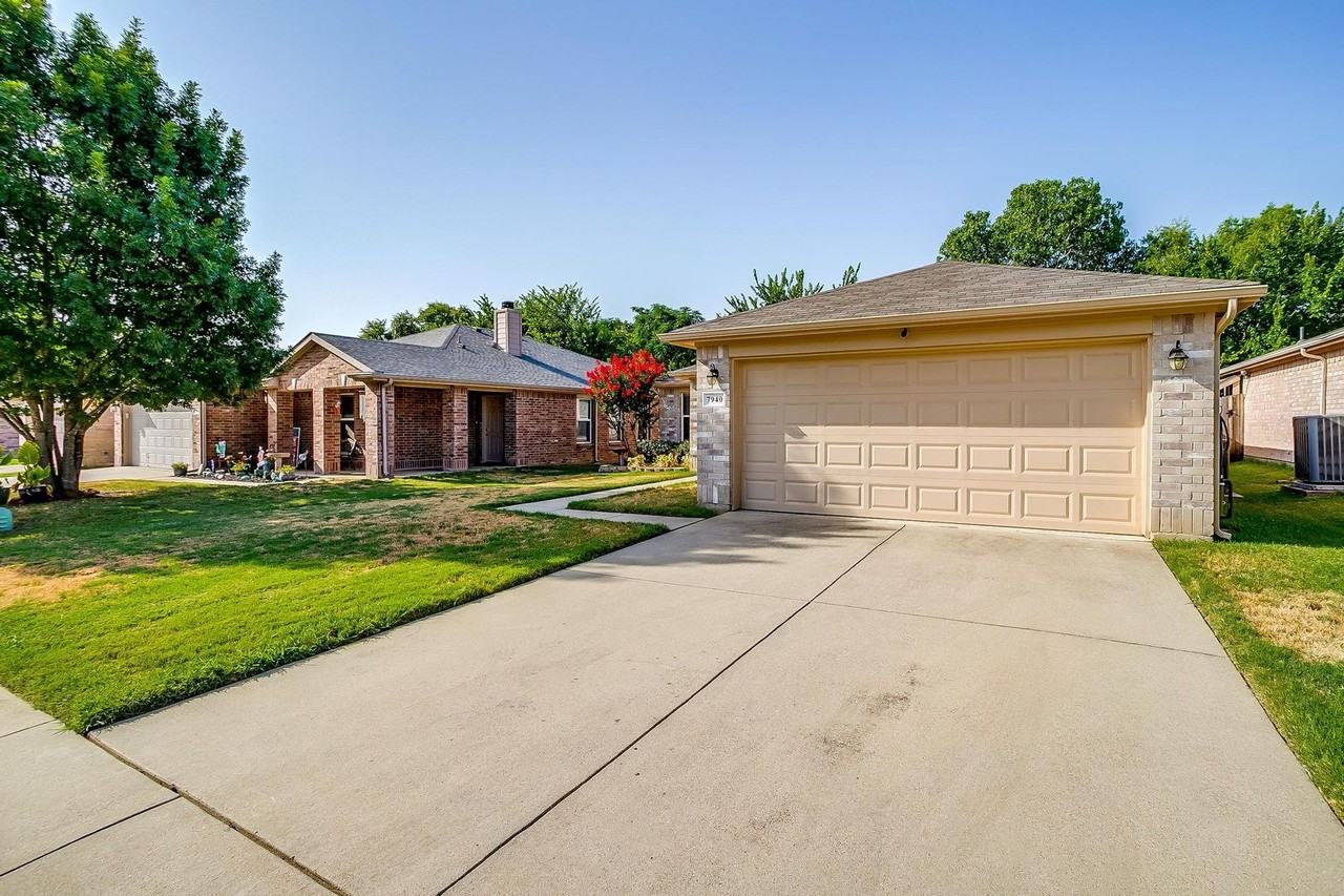 7940 Meadow View Trl - Photo 2 of 25