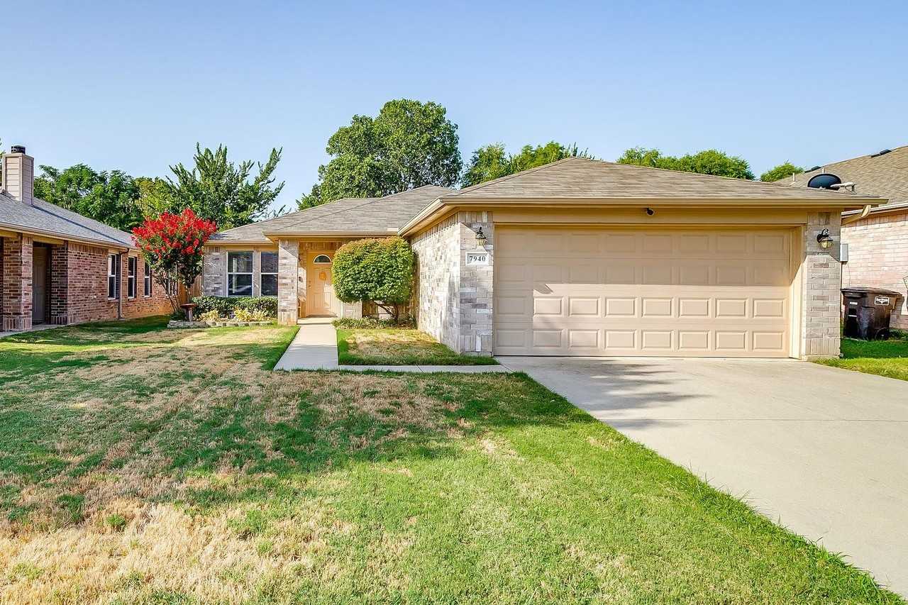 7940 Meadow View Trl - Photo 3 of 25