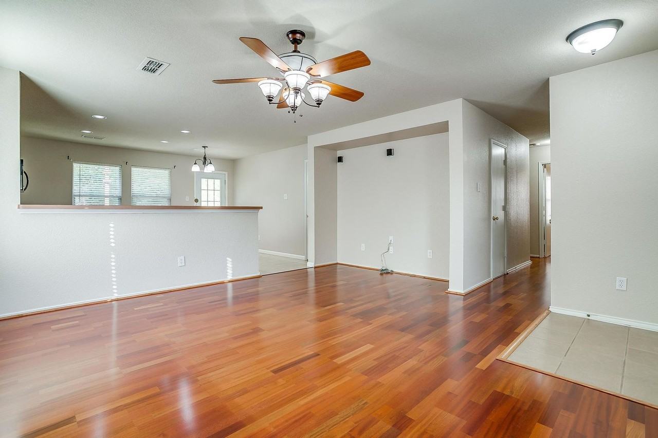 7940 Meadow View Trl - Photo 4 of 25