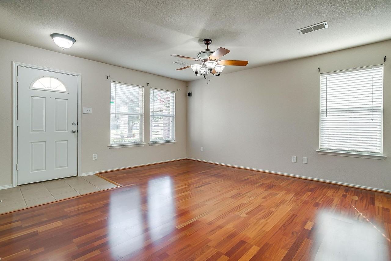 7940 Meadow View Trl - Photo 5 of 25