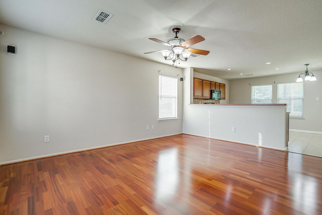 7940 Meadow View Trl - Photo 7 of 25