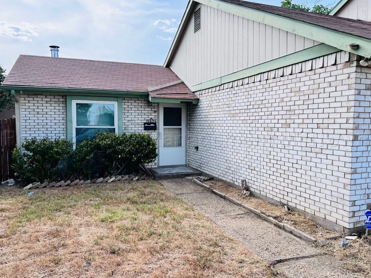 2925 Fairway Dr - Photo 3 of 28