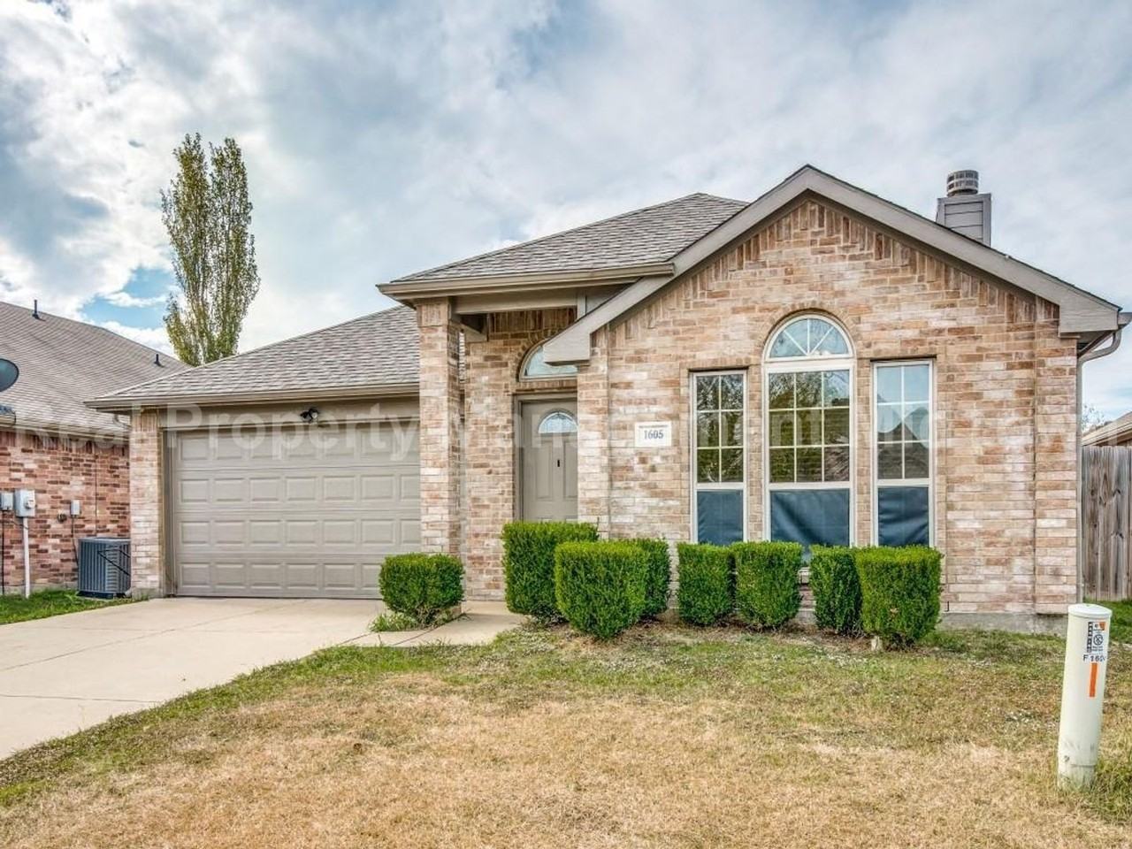 1605 Bob Dr - Photo 2 of 24