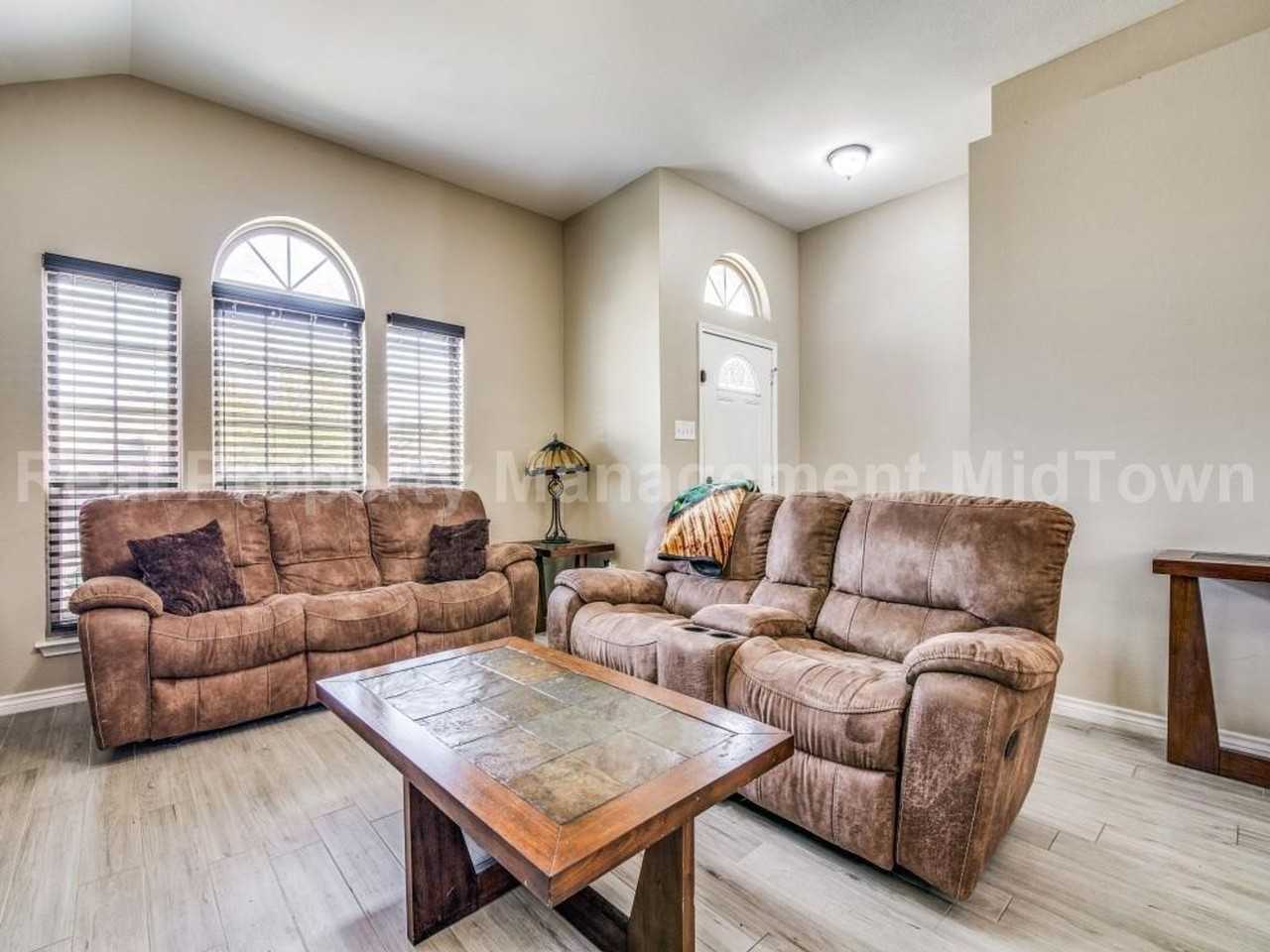 1605 Bob Dr - Photo 6 of 24