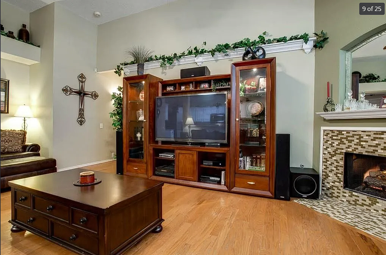 4425 Forsyth Ln - Photo 2 of 25