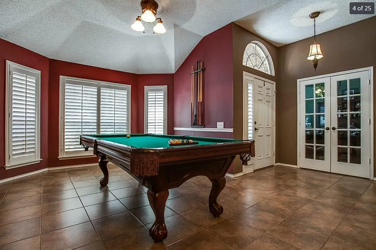 4425 Forsyth Ln - Photo 7 of 25