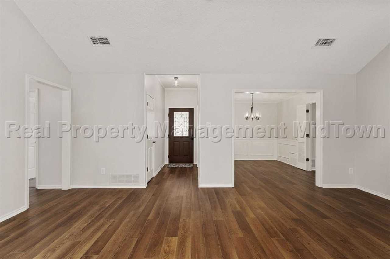 5104 Andalusia Trl - Photo 3 of 31