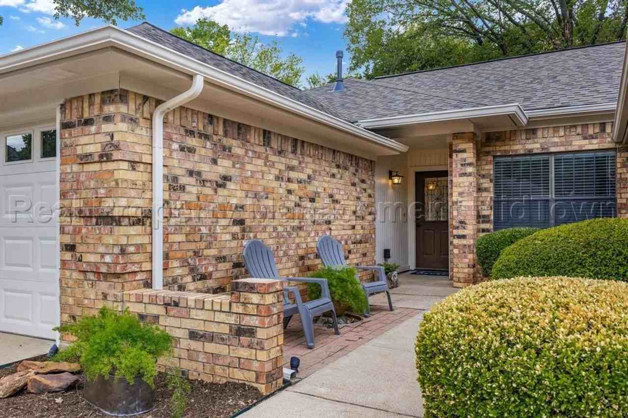 5104 Andalusia Trl - Photo 4 of 31