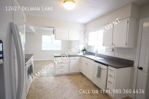 12627 Delman Ln - Photo 4 of 32