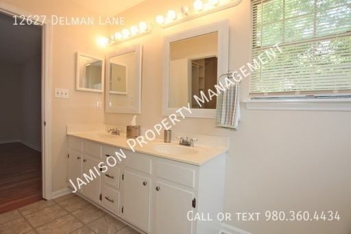 12627 Delman Ln - Photo 6 of 32