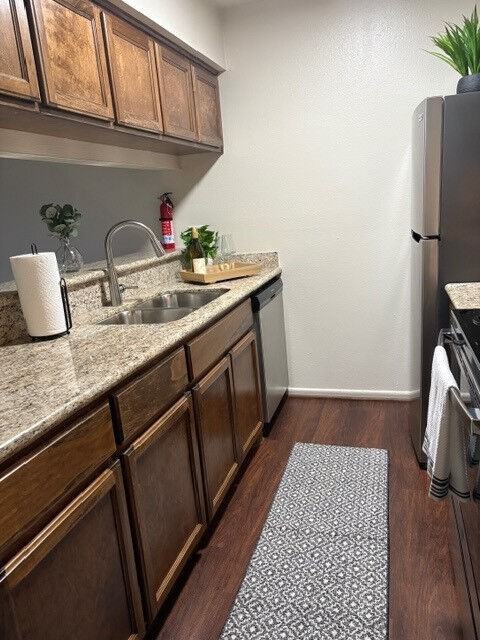 Parkwood Apartments - Photo 2 of 7