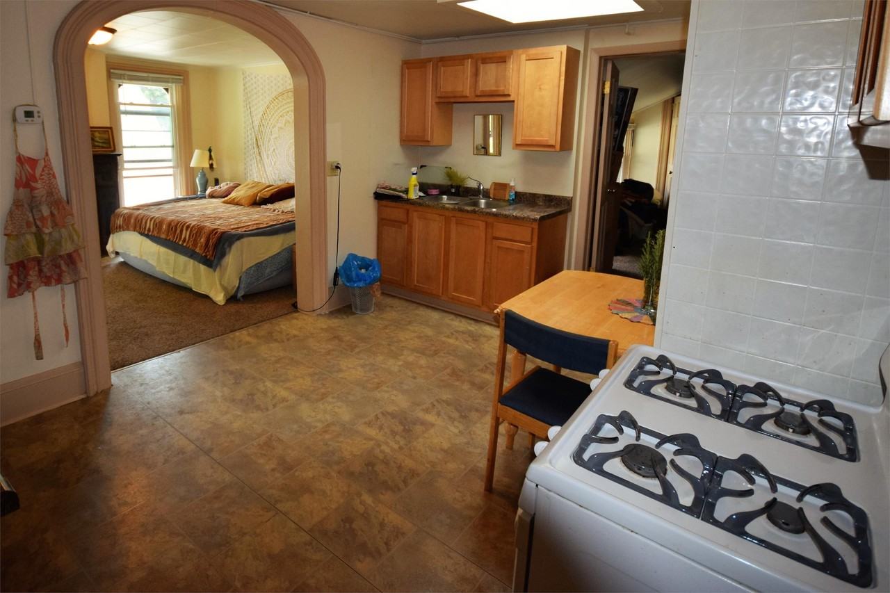 556 Jefferson St. - Photo 7 of 20