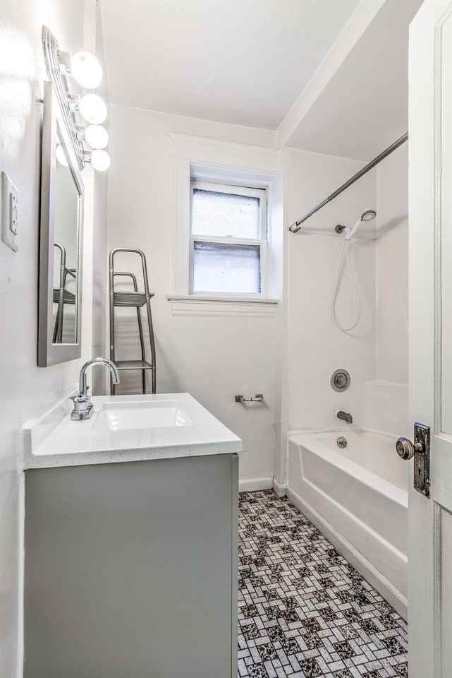 1722 Waverly Place - Photo 4 of 30