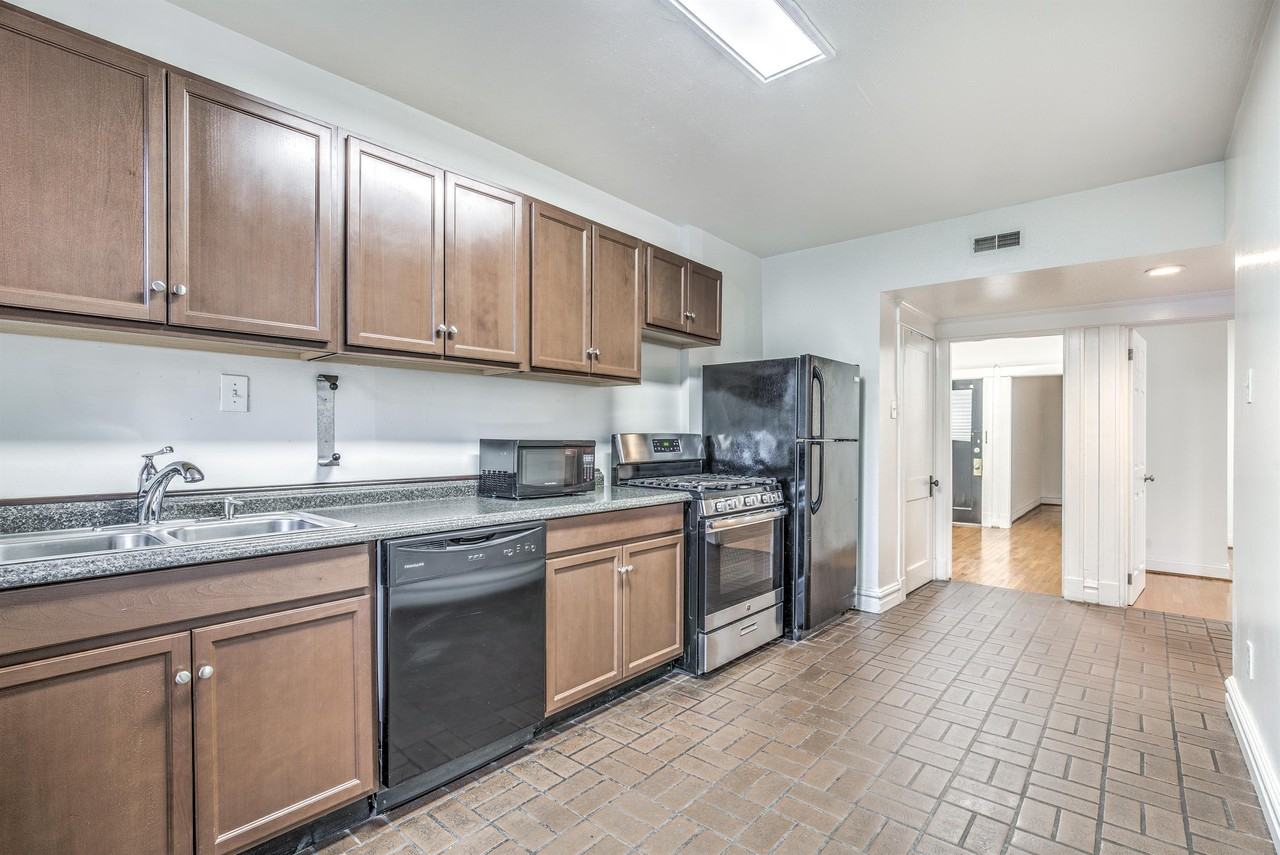 1722 Waverly Place - Photo 5 of 30