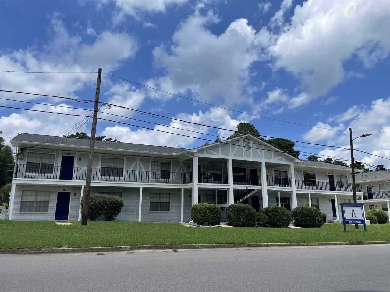 The Ashton Apts - Photo 3 of 5