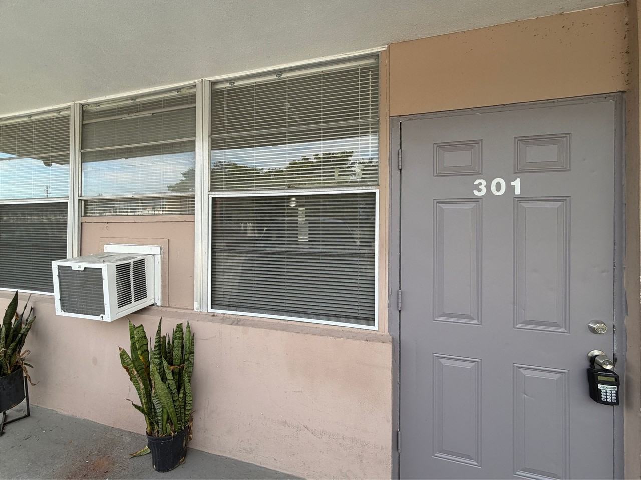 4611 South Congress Avenue - Photo 7 of 17