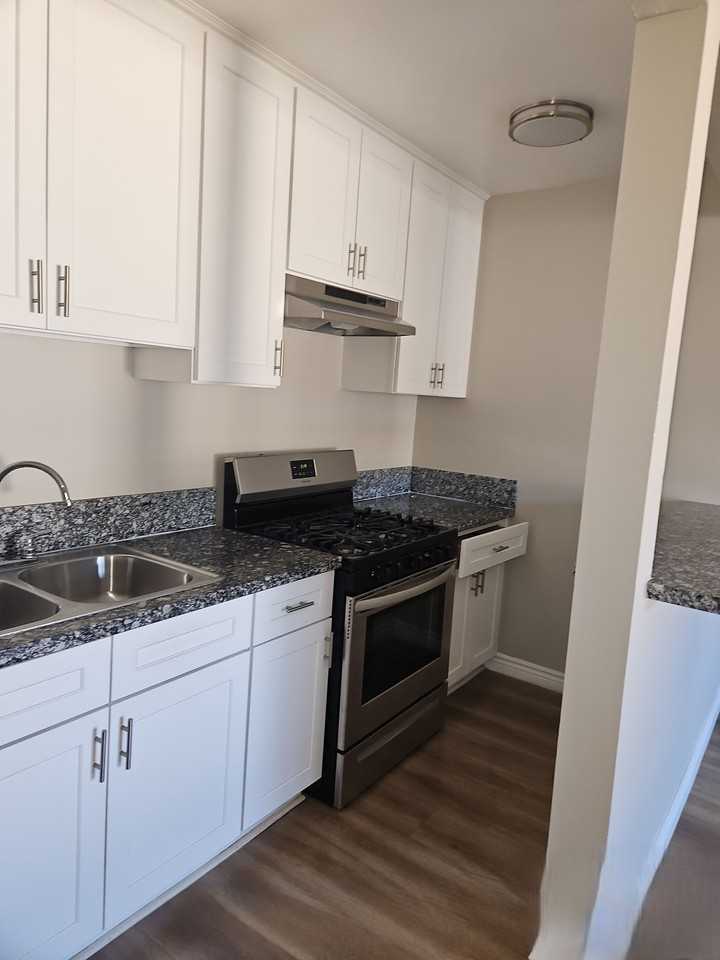 2102 - 8936 Cedros Ave. - Photo 4 of 20