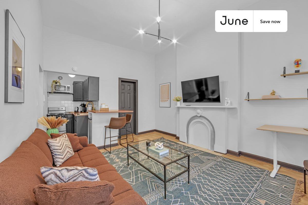 336 W 46th St #3R - Photo 2 of 10