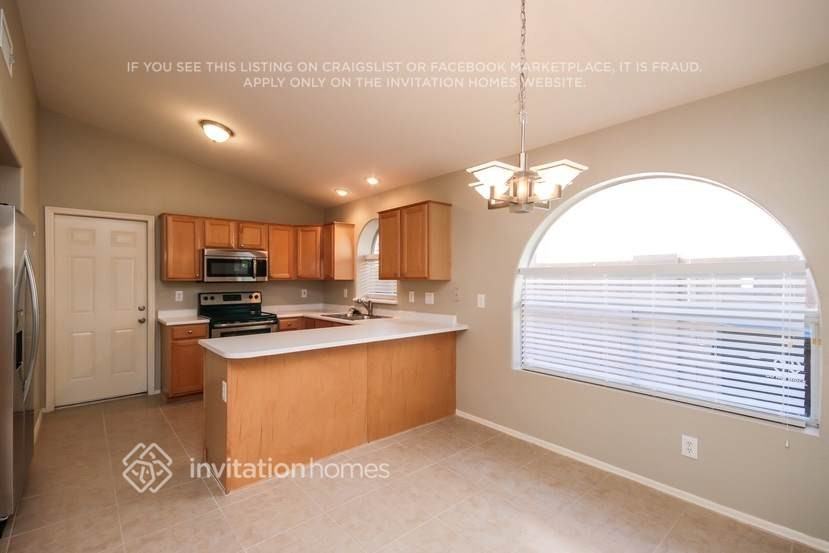 12534 W Edgemont Ave - Photo 3 of 11