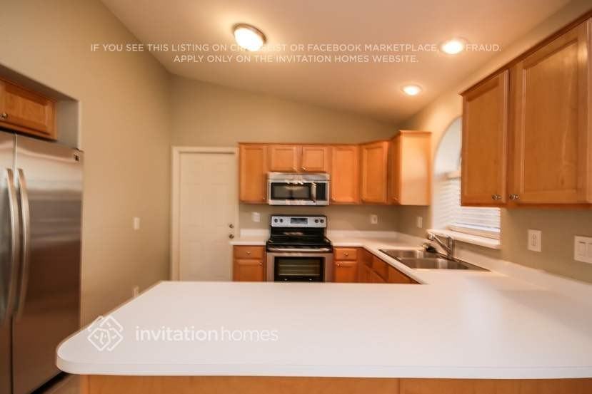 12534 W Edgemont Ave - Photo 4 of 11