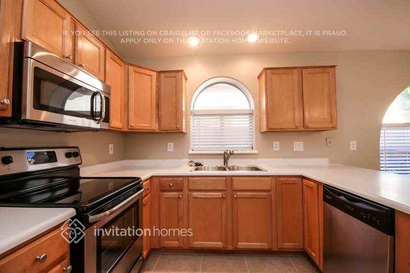 12534 W Edgemont Ave - Photo 5 of 11