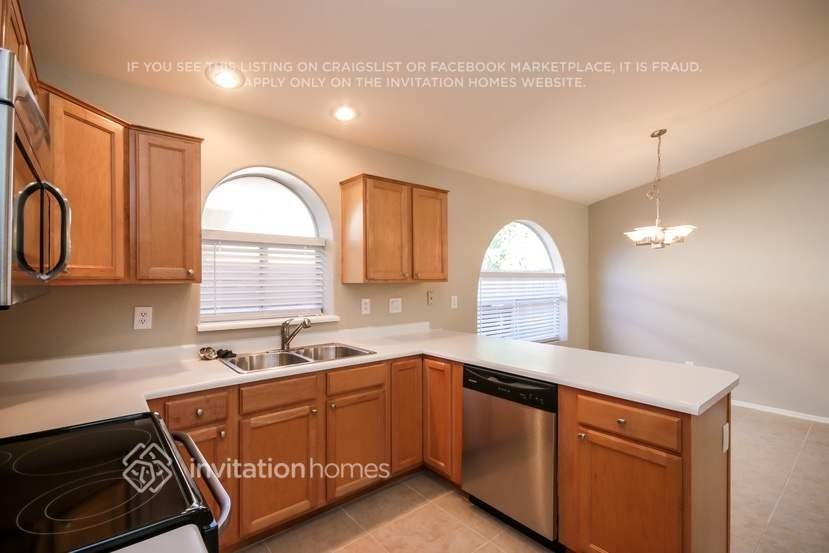 12534 W Edgemont Ave - Photo 6 of 11