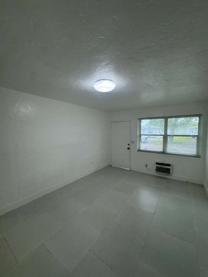 FLAMINGO GARDEN LLC - Photo 2 of 11