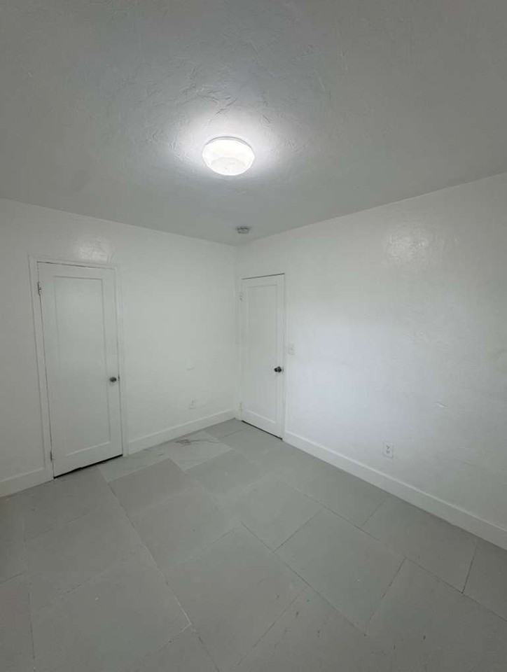 FLAMINGO GARDEN LLC - Photo 7 of 11