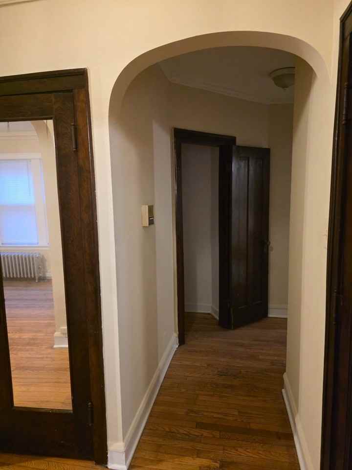 Hoyne Suites - Photo 2 of 15