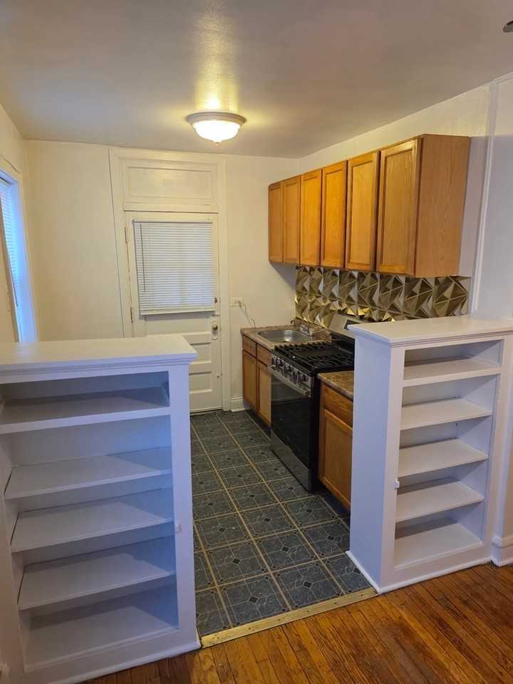 Hoyne Suites - Photo 6 of 15