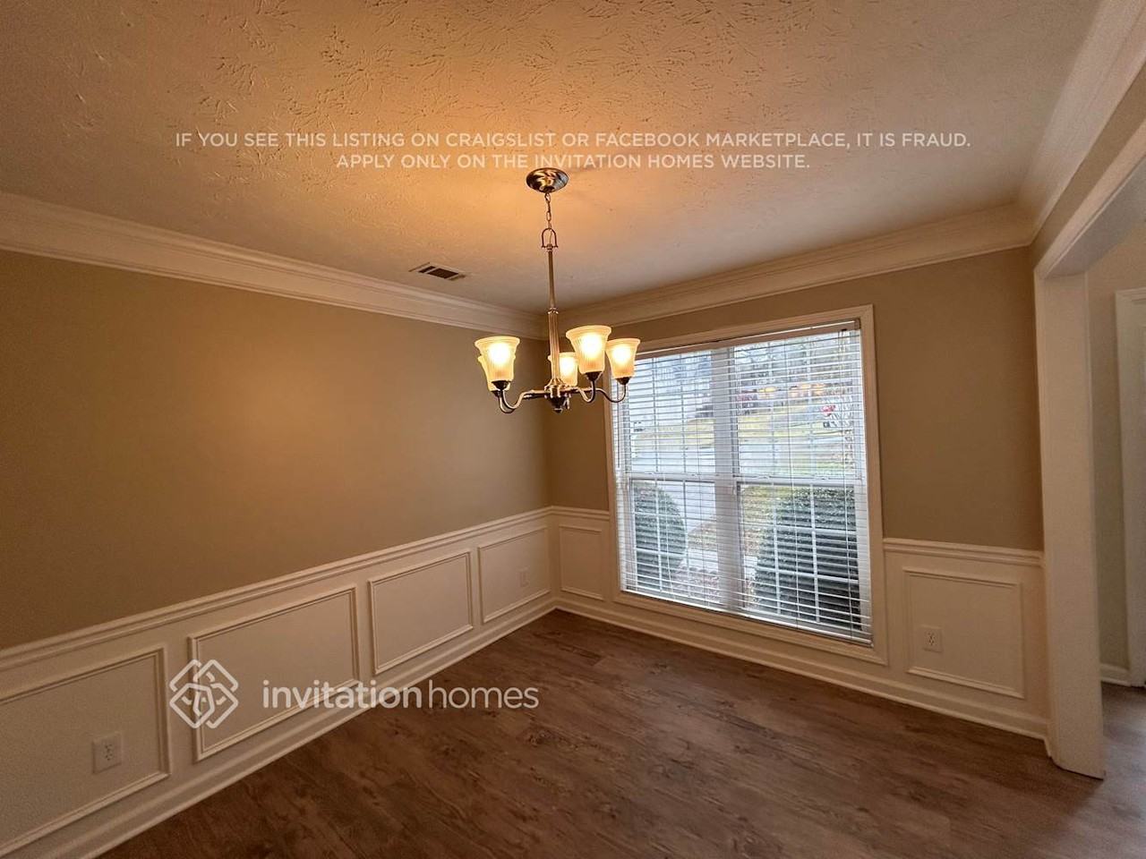 1042 Simon Park Cir - Photo 5 of 17