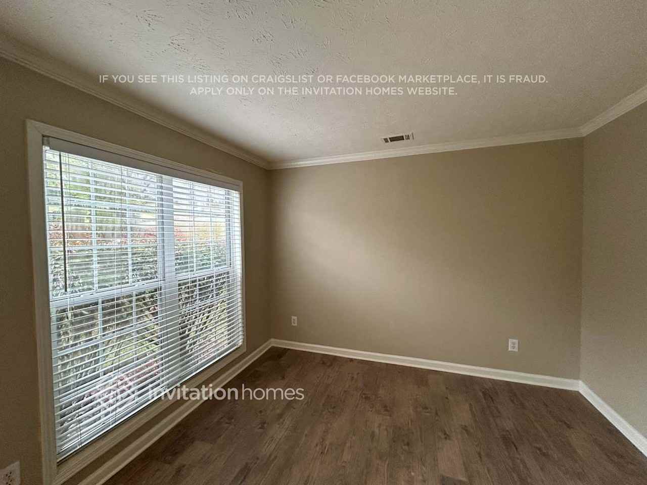 1042 Simon Park Cir - Photo 6 of 17