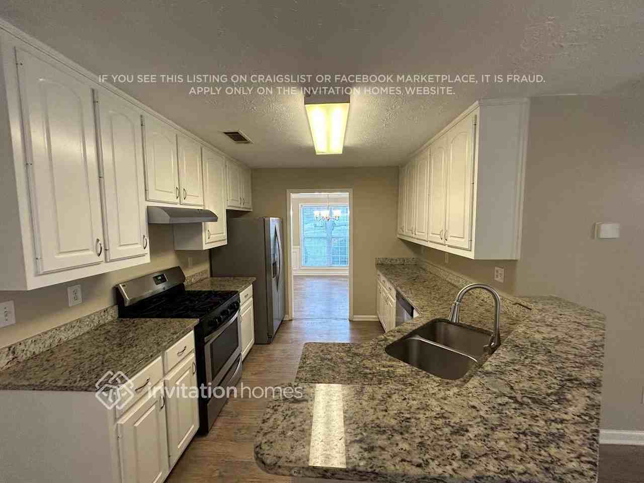 1042 Simon Park Cir - Photo 7 of 17