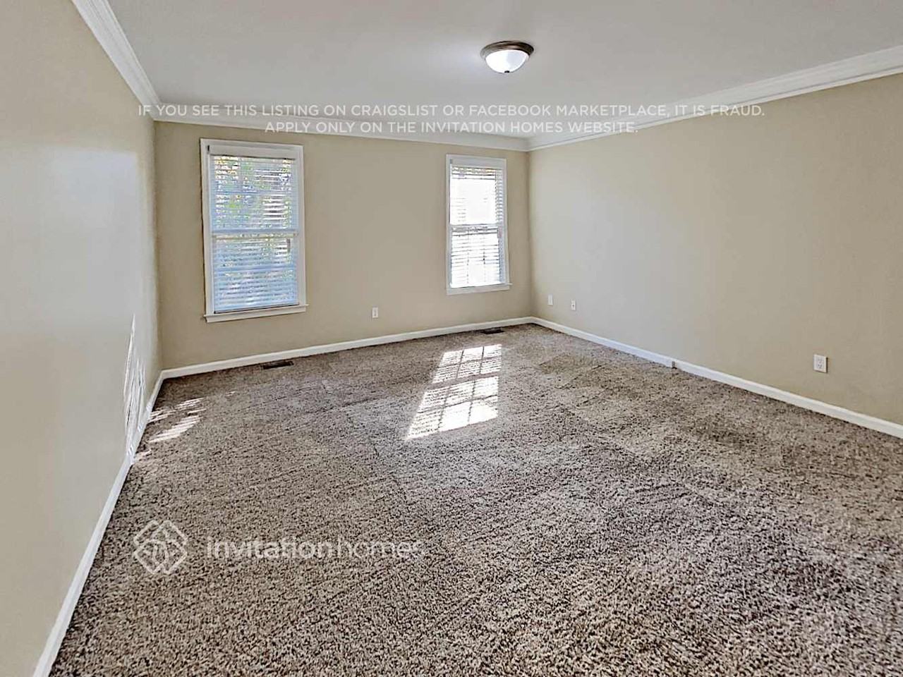 559 Parliament St - Photo 5 of 13