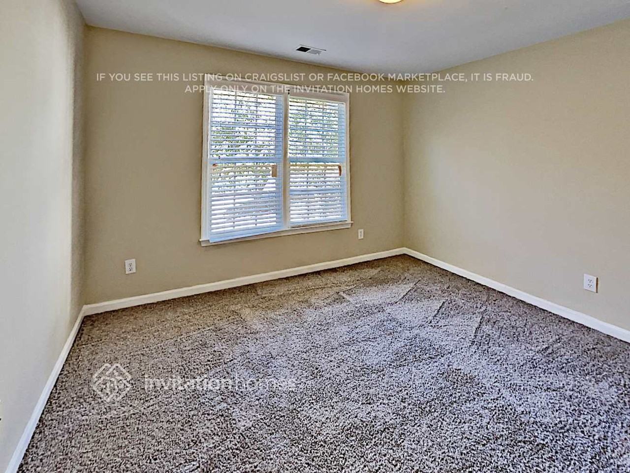 559 Parliament St - Photo 7 of 13