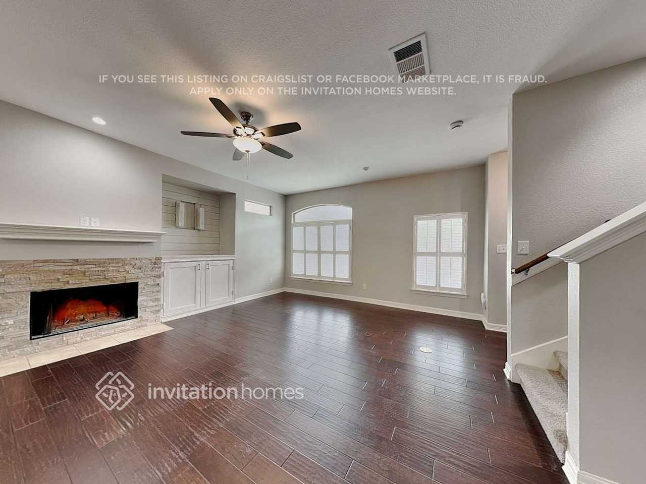 10204 Thomas Ln - Photo 4 of 20