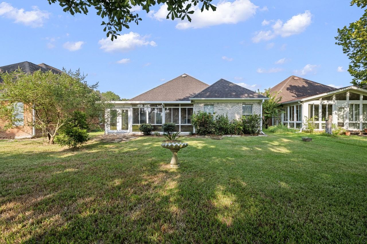 123 Club Dr #1 - Photo 2 of 18