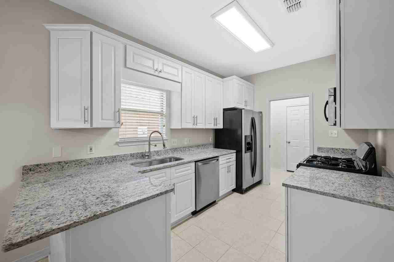 123 Club Dr #1 - Photo 4 of 18