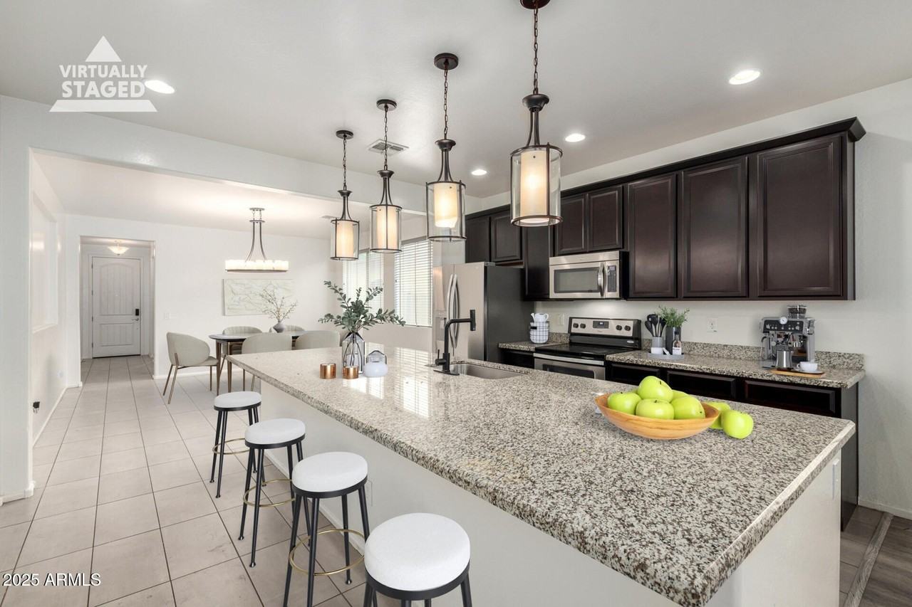 10432 W Papago St - Photo 5 of 30