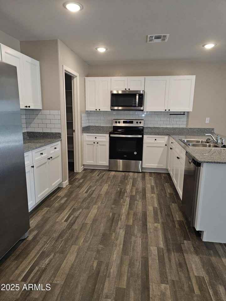 1413 W Sheep Wash Way - Photo 4 of 17