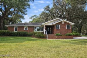 featured image of 702 Center Dr W