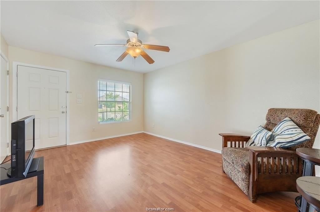 1114 Cottage Grove Cir - Photo 3 of 16