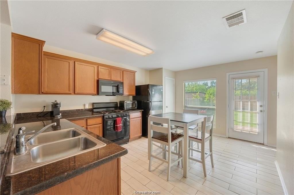 1114 Cottage Grove Cir - Photo 4 of 16